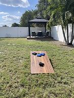 Kiss the Wave - Spacious 4BR 3BA w Pool hot tub