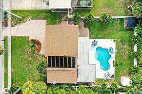 Kiss the Wave - Spacious 4BR 3BA w Pool hot tub