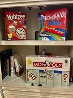 Kiss the Wave - Spacious 4BR 3BA w Pool hot tub