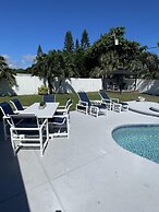 Kiss the Wave - Spacious 4BR 3BA w Pool hot tub