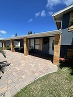 Kiss the Wave - Spacious 4BR 3BA w Pool hot tub