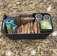 Kiss the Wave - Spacious 4BR 3BA w Pool hot tub