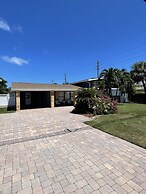 Kiss the Wave - Spacious 4BR 3BA w Pool hot tub