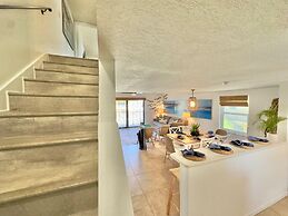 Pier Pressure Beachfront w Pool