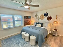 Pier Pressure Beachfront w Pool