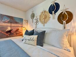 Pier Pressure Beachfront w Pool