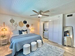 Pier Pressure Beachfront w Pool