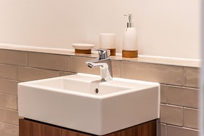 Sevenstays Ashford - 2BR Luxury Apartments