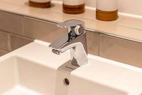 Sevenstays Ashford - 2BR Luxury Apartments