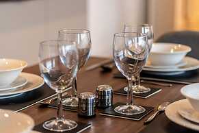 Sevenstays Ashford - 2BR Luxury Apartments