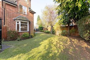 Spacious 3 Bedroom House in Edgbaston With Parking