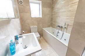 Spacious 3 Bedroom House in Edgbaston With Parking