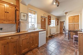 Beautiful Country Cottage for up to 8 People