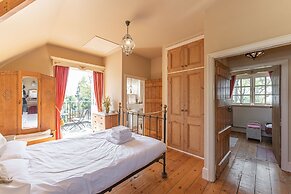 Beautiful Country Cottage for up to 8 People