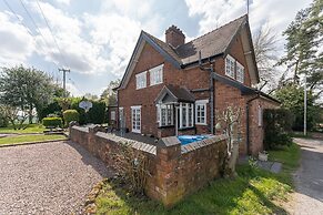 Beautiful Country Cottage for up to 8 People