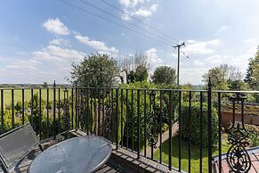 Beautiful Country Cottage for up to 8 People