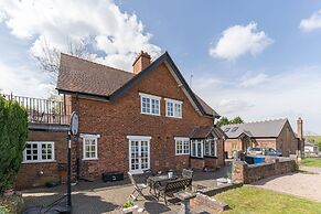 Beautiful Country Cottage for up to 8 People