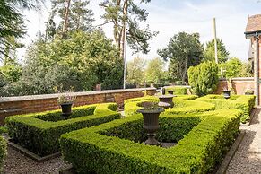 Beautiful Country Cottage for up to 8 People