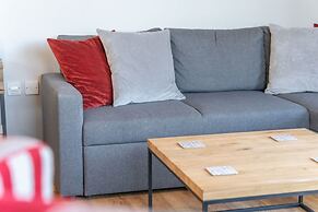 Luxury 2 Bed Apartment Parking by NEC Solihull