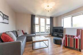 Luxury 2 Bed Apartment Parking by NEC Solihull