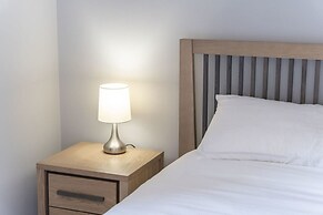 Luxury 2 Bed Apartment Parking by NEC Solihull