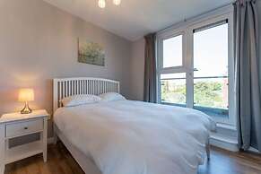 Luxury 2 Bed Apartment Parking by NEC Solihull