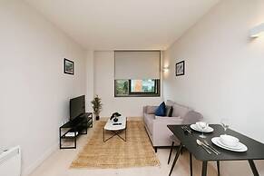 Brand New 1 Bed Apt - Seven Stays Bracknell