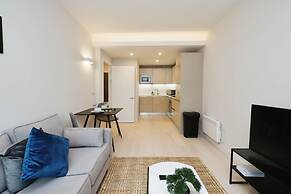 Brand New 1 Bed Apt - Seven Stays Bracknell