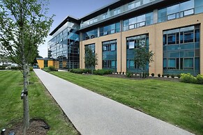 Brand New 1 Bed Apt - Seven Stays Bracknell