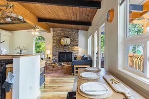 Mid-century Beach Cabin by Avantstay Walk to Beach