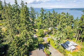 Mid-century Beach Cabin by Avantstay Walk to Beach