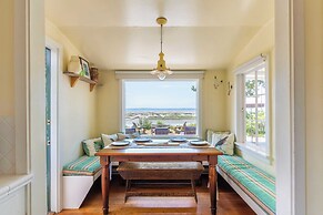Sunlight Beach Getaway by Avantstay Views