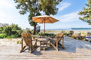 Sunlight Beach Getaway by Avantstay Views