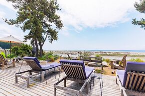 Sunlight Beach Getaway by Avantstay Views