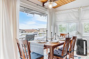 Totally Beachin' Getaway by Avantstay Waterfront