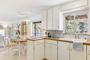 Eagles Watch by Avantstay Large Deck w/ Views