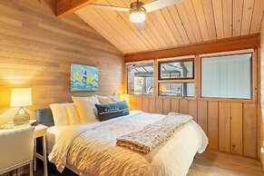 Oceanfront w/ Game Room, Fire Pit, Panoramic Views Angels Landing by A