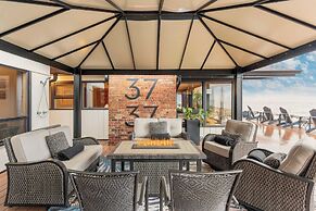 Oceanfront w/ Game Room, Fire Pit, Panoramic Views Angels Landing by A