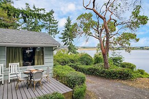 Cove Cottage by Avantstay Waterfront Views + Spa