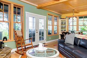 Westside Waterfront View Home - Avantstay Hot tub