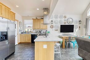 Sisters by the Sound by Avantstay Beach Access