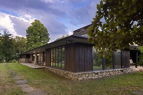 Amber Lodge by Avantstay Pool, Firepit, Sauna