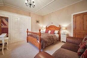 Host Stay The View Old Coastguard Cottage