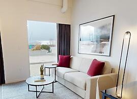 Steveston Waterfront Hotel