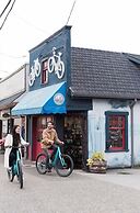 Steveston Waterfront Hotel