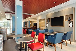 Holiday Inn Express & Suites Hayward - Castro Valley by IHG