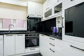 Modern Spacious Flat w Balcony 5 min to Taksim