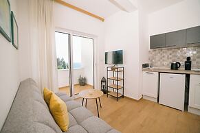 The Rooftop Apartment with Sea view