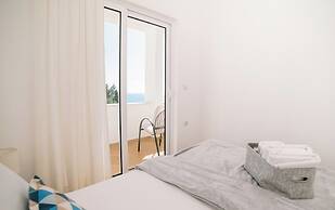 The Rooftop Apartment with Sea view