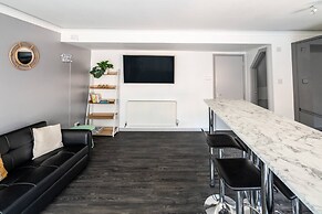 Get Away Home With Hot Tub Sleeps 6